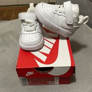 Nike Court Borough Low 2